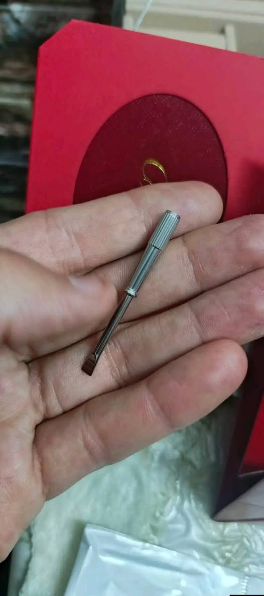 هاذا السوار او المعضد  الكارتير طلع متروس ختوم 17 و 750 /// هواي طلعلي منه وياه درنقس وعلبه


**إذا كنت صاحب هذا الإعلان وتريد حذفه لأي سبب، رجاءا أرسل رسالة إلى الدعم الفني**