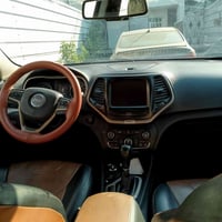 جيب شيروكي موديل ٢٠١٥ / بأسمي / رقم بغداد جديد / سنويه نافذه لغاية عام...