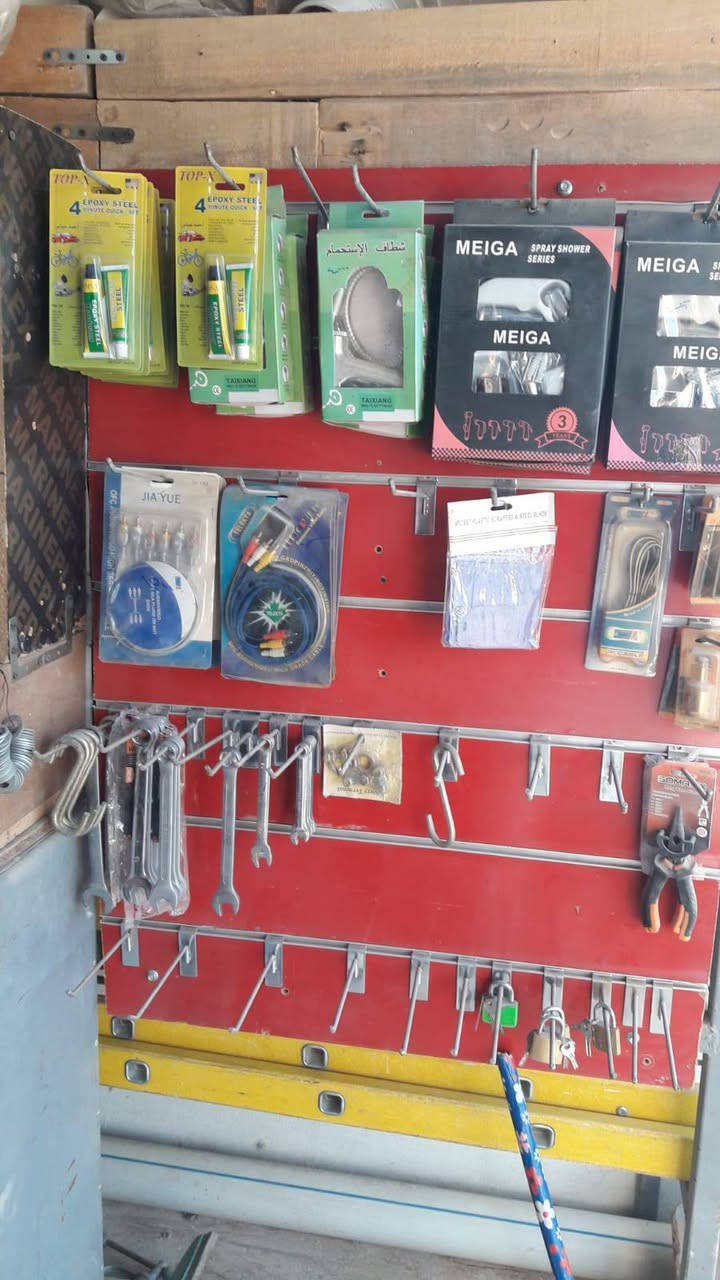 أغراض محل للبيع بسعر مناسب
8 سكلات 
3 عرباين
درج كهرباء 
وغراض اناشائية
ديالى بعقوبة باب الدرب
رقم الهاتف ***********
