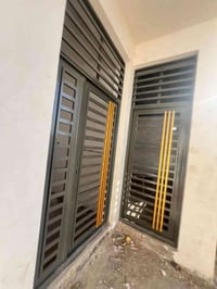 صبغ شبابيك وبيبان • تنظيف • قضاء عفك