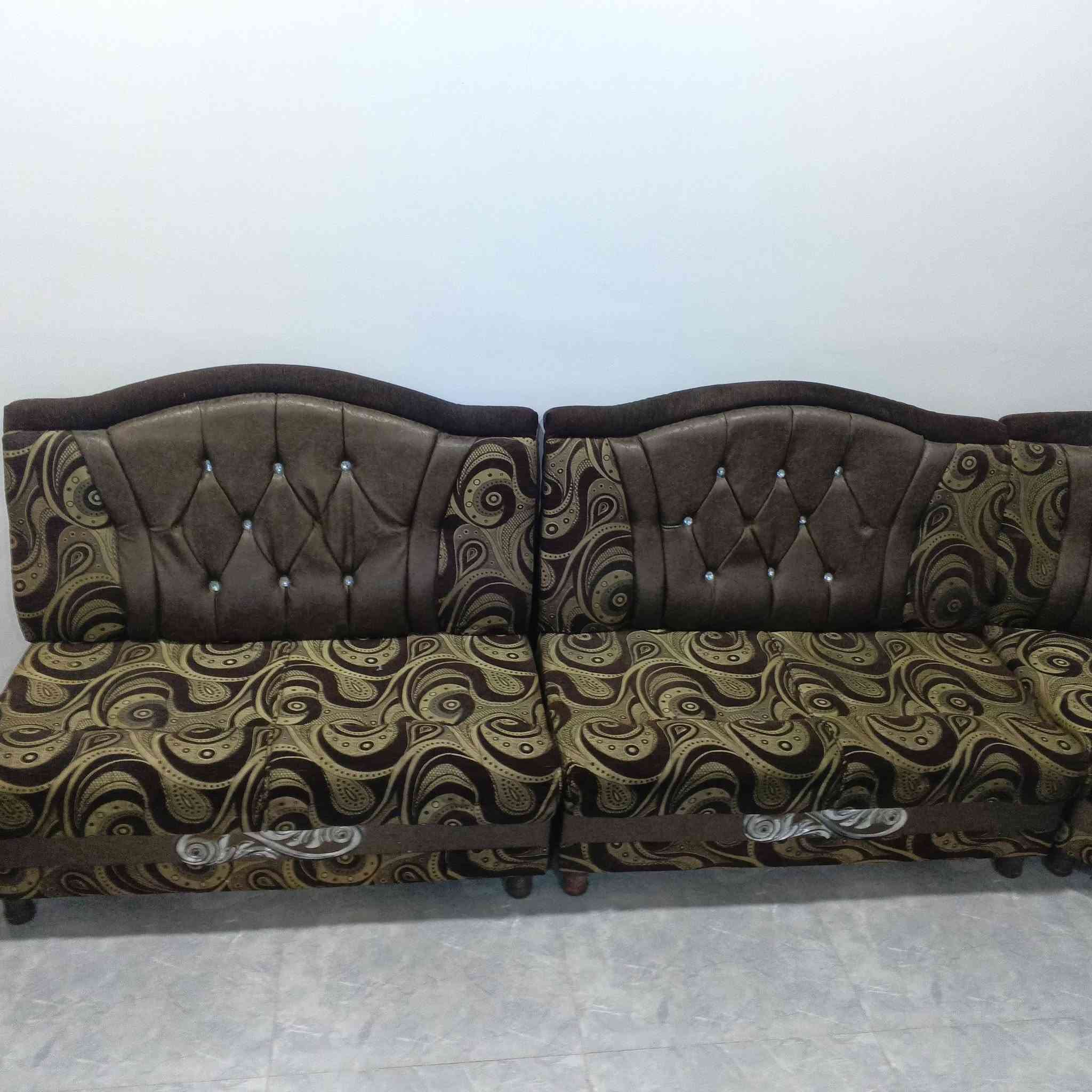 السلام عليكم ديوان للبيع 8امتار السعر 225وبيه مجالالتواصل على هاذي الارقام
***********/***********
او على حساب الماسنجر
