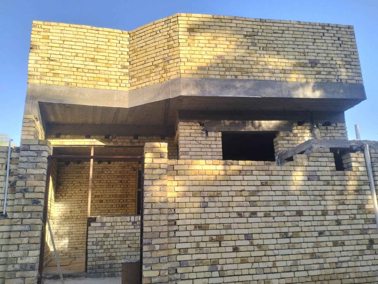 هيكل  مساحة 140 سند 25  بل كرادة جهت المدرسة مقابيل فلكت الساعه  داخل فرع  يحتوي على غرفه صاله هول مطبخ صحيات  عوزه ابياظ كاشي ماء كهرباء  سعر 45 وبي مجال  ***********
