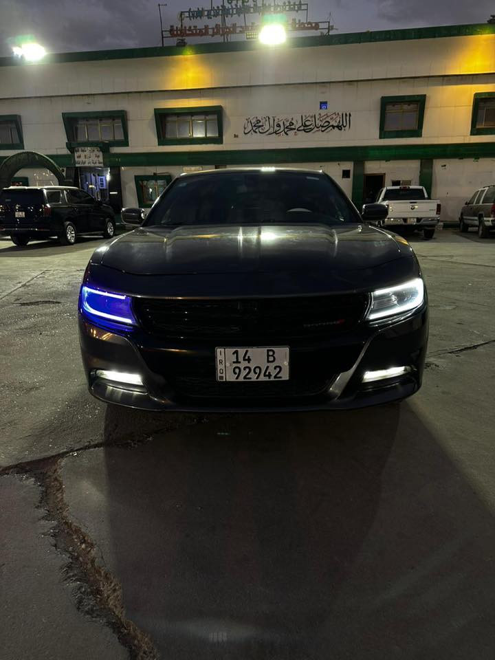 السياره باسمي تحويل ثاني يوم جارجر(موديل 2022)اصل ماشيه (أربعين الف ميل) وارد كندي (فورويل) السعر 212 ورقه وبيهه مجال قليل للشراي مكاني بصره مركز (***********)
