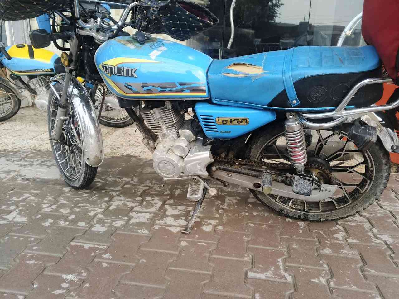 سيفان للبيع موديل 24دراجه شوفت لعين شاشه واكفه سعرها 600وبيها مجال ***********
