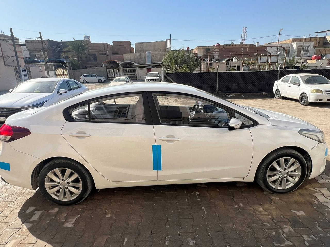 سيراتو ٢٠١٧
مواصفات نص فول 
تحكم ستيرين 
مثبت سرعه 
شاشه ايياد 
السياره كفاله ماعدا بارد بيه بصوب سايق مبين بل الصور 
كير ومحرك وحداديه تبريد كفاله 
العنوان النجف  حي القادسيه
ماشيه ٢٠٠ الف 
السعر ١٢٨
***********
