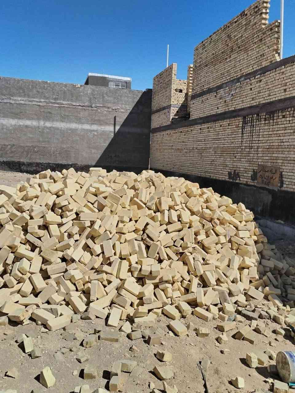 السلام عليكم ورحمة الله وبركاتة

إلى زبائنا الكرام تم تنزيل طابوق بأسعار تنافسيه

طابوق انجكتر خالي من الأملاح قوه ولون وركن وقالب متساوي العدد 8000 طابوكه وزياده شرط التنزيل معجبك الحجي يختلف بسعر مليون وميه وخمسون

سعر البيرنه مليون وربع واصل للبصره فقط

رقم الهاتف أو وتساب *********** لسننا الوحيدون لاكن نطمح ان نكون الأفضل البصرة, العراق
