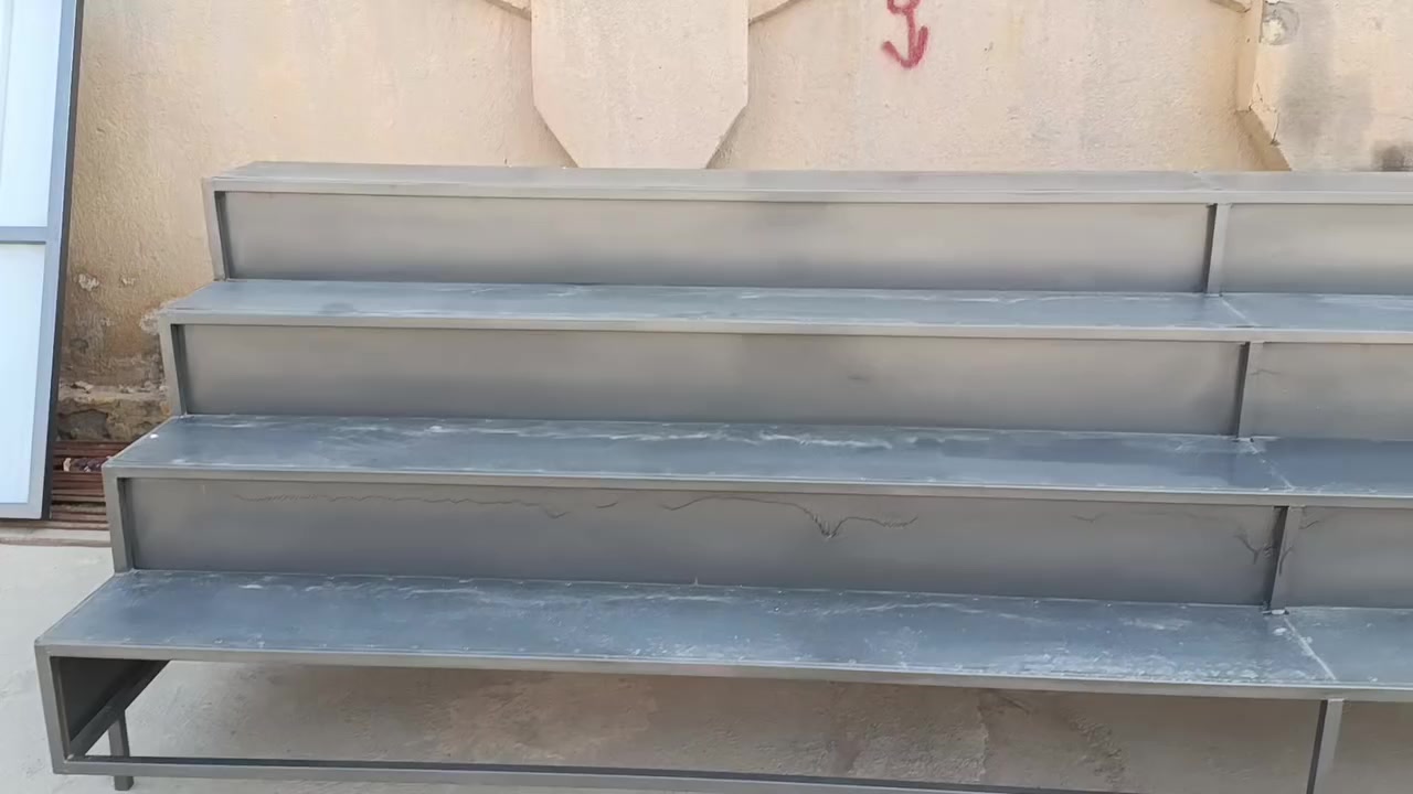 ميز مدرج تزكام الطول3 متر والعرض 100 ورتفاعه 100 مصبوغ وكامل للبيع السعره 300 وبي مجال *********** الاستفسار
