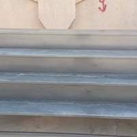 ميز مدرج تزكام الطول3 متر والعرض 100 ورتفاعه 100 مصبوغ وكامل للبيع الس...