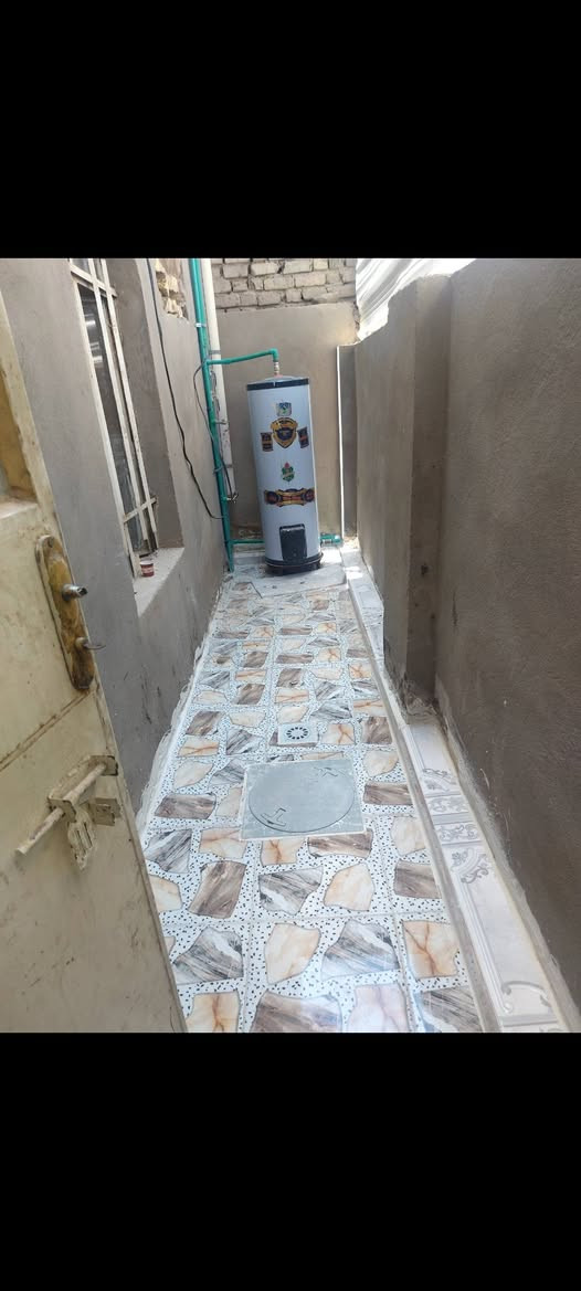 مشتمل حديث للبيع مساحه ١٠٠متر طولاني طابق ونص داموك حي الميمون(الطشاش الاولى ) متكون من استقبال ومطبخ وهول وغرفه نوم وطرمه وصحيات داخليه وخارجيه والطابق الثاني غرفه نوم وهول وسطحين العنوان خلف جامع وحسينيه الحسن العسكري ع ثاني فرع من شارع الجامع على اليمين السعر على 
*********** واتساب و***********وعالخاص
