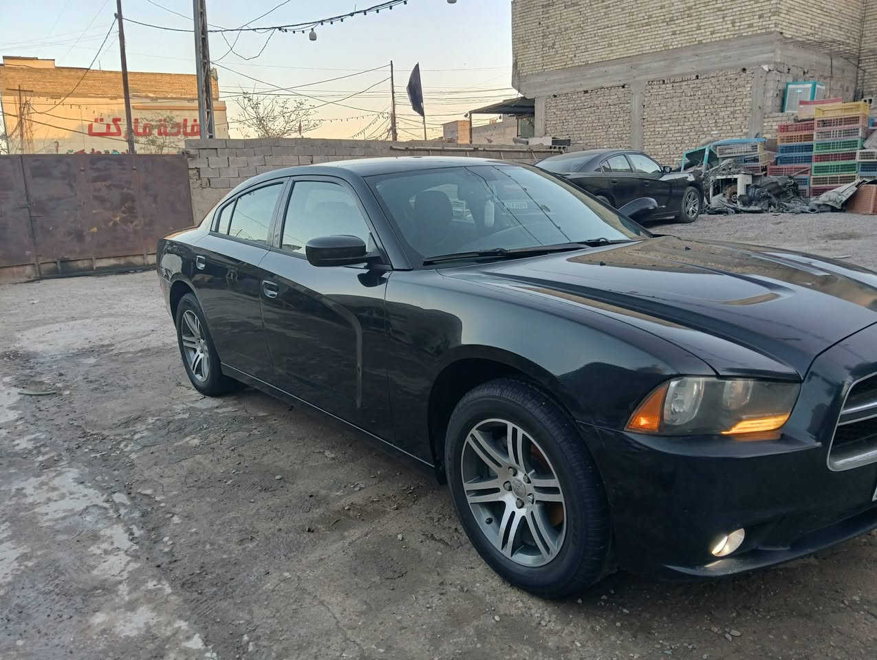 السلام عليكم للبيع جارجر 12 كفاله عامه بيها بارد بالجاملغ الخلفي صفحه اليمنه قليل رقم اربيل سيارة خير من الله حدادية جديدة شاشة كبيره كاميرا خلفية  تشغيل عن بعد مكينة وكير جدد صارلهن شهر .مكان السيارة بغداد .السعر 160وبيها مجال قليل ***********9
