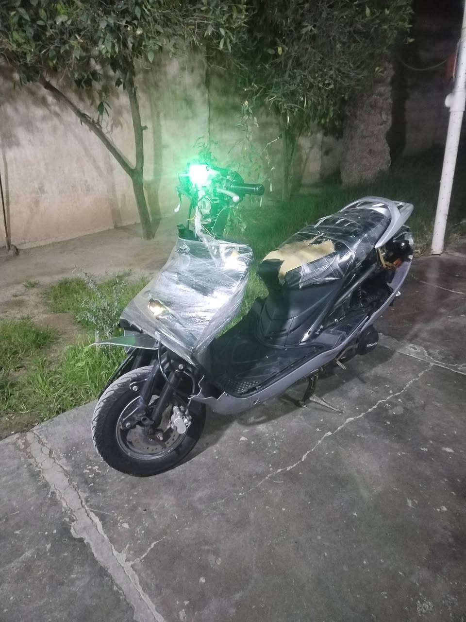 سلام عليكم دراجه البيع هوندا دراجه نقصهه فقط كفرات مكينه بجيس مامفتوحه دراجه نكره سلف خرسه مكينه بلاديه كابريتر سلف كله بلادي ماملعوب بيهن لايت شغال اشاير سعر 350وبيهه مجال دراجه شلعه ومعدل فول اذا مو بطناش كروتك عليه ومعدل فول مكاني بغداد الراشديه مال حسينيه رقمي ***********
