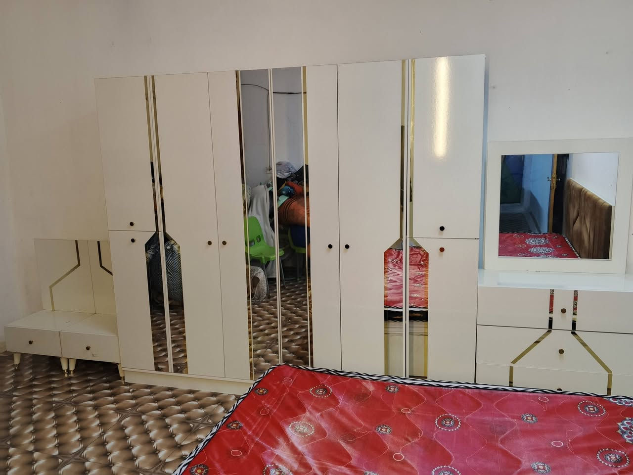 غرفه 6 قطع البيع نضيفه بيع سريع سعر 450  وبيهه مجال وياههه دوشك موجود نقل وفتح وشد *********** تصل او خاص
