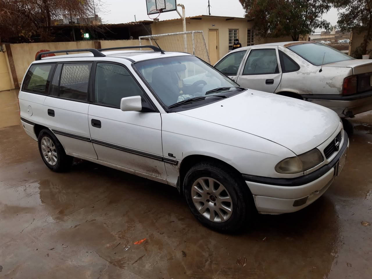 استرا موديل ٩٢ بدون صبغ فقط دوائر بخ
محرك ١٦شرط وكير شرط
سنوية ما ساقطة
باسم صاحبها الشرعي
شرط التحويل فقط
السعر ٦٠ وبيها مجال 
للاسفسار ***********
***********
مكلف بالنشر
