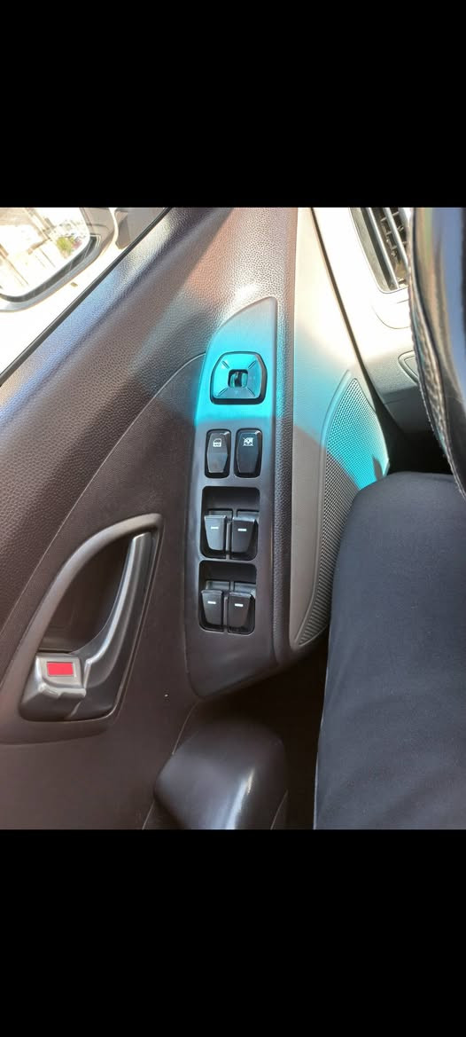 بسم الله الرحمن الرحيم 
توسان للبيع  2014 خليجي كوري اصلي رقم بغداد الماني ومكاني بغداد وبأسمي سايد بريك بالرجل. محرك 2000 دوش تبريد قطعتين اشاير بالمري
ماشية 89 الف  مكفولة كفالة عامة محرك وكير  ولا صبغ ولا بارد ولا اي شي.. بيه ملاحظتين بسيطة جدا.  طخة بسيطة وباقية ممصلحه واشكم رصعة والصدر الامامي 60% ففط... وين ما تريد افحص. 
***********.     بي واتساب
