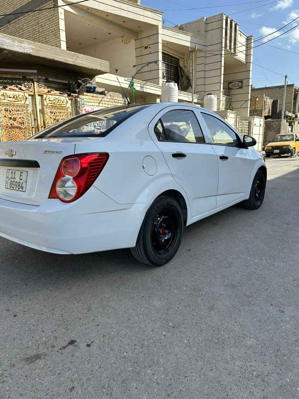 سلام عليكم للبيع فقط شوفرليت سونك موديل٢٠١٢ وارد خليجي محرك ١٨٠٠ السيارة جديدة كير مكينة ضربة كلة كفالة الرقم الجديد السيارة مصفرة هية وغرامات تحويل ثاني يوم حادثة جاملغ نفسة معمر السعر ٦٥ وبيها مجال وبلعافية الي ياخذها مكاني بغداد وهذا رقمي ***********
