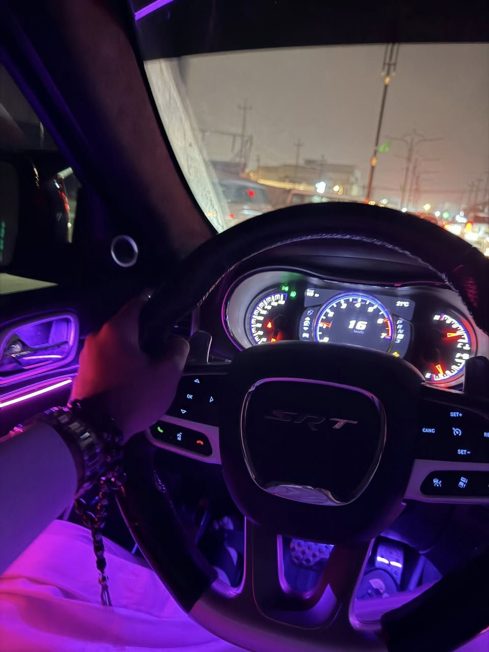 Jeep srt  6400 2021 
وارد كندي كلين تايتل بيها بارد بالباب فقط 
75,000km
جديده كلش داخل اسود وشامواه فول مواصفات رادار امامي تبريد تدفئه بانوراما 
عليها برمجه خاصه +500hp 
عليها اكزوز ht power وكزوز البلاد موجود
عليها سستم كامل لحيه وزعانف ودوسات ومقابض ومرايات 
تظليل كامل اصلي امريكي
 منظومه لد داخلي اصلي كامل 
رقم بغداد مميز باسمي 
***********
