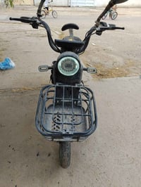 دراجه شحن للبيع بطاريات تعبانه  2 ريمون و4 سويجات اشاير هورن لايت شغال...