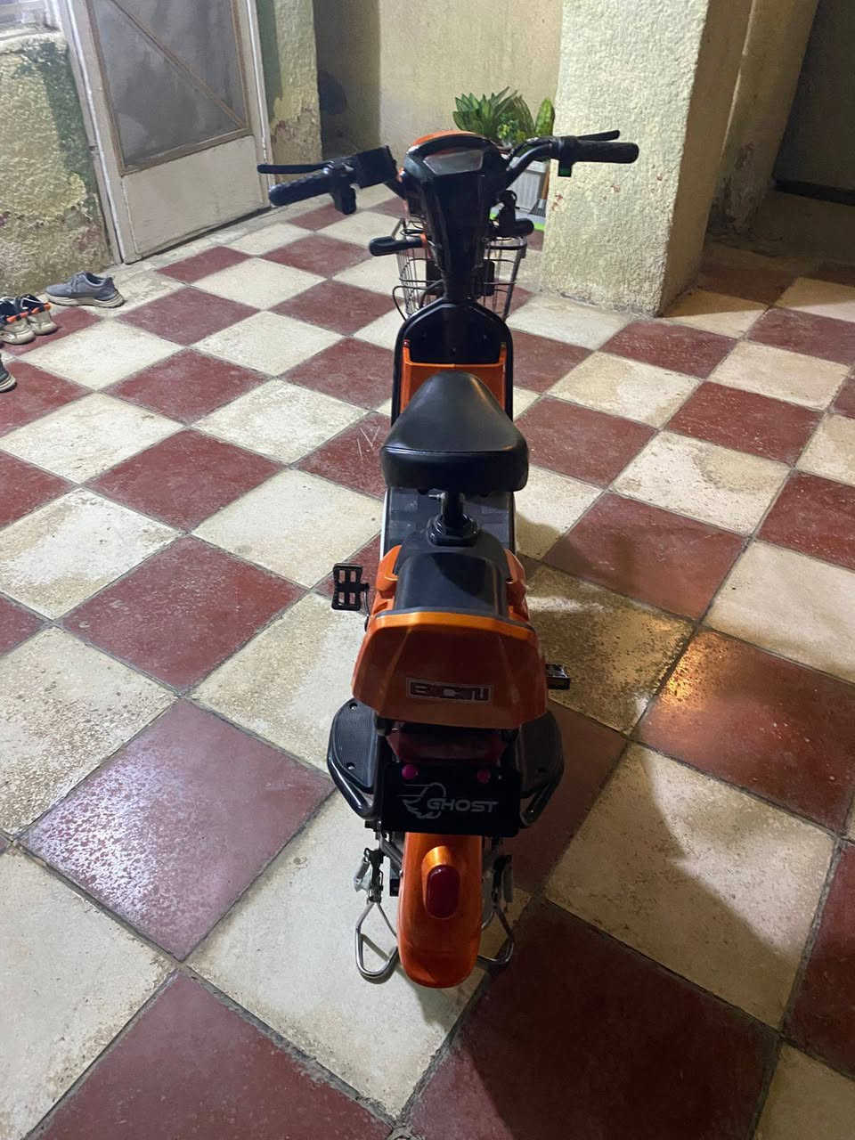 سلام عليكم دراجه شحن للبيع الدراجه امانت الله نضيفه كلش و احله من الصور 
1 استاند مبايل 
2 دبل اسويج و دبل بصمه 
3دبل امامي و دبل خلفي 
4اشاير يمنه يسره شغاله 
5 سرعه الدراجه الحقيقي 70
6 هورن قوي 
7 قفل  خلفي تاير الدراجه 
8 لد امامي و خلفي 
 9 شاحنه الدراجه وياهه 
10 ملف نحاس 
11 عدد البطاريات 4
12 الدراجه كلشي ما مبدل بيهه 
13 الدراجه ما صارلهه شهر من اشتريتهه 
مكان الدراجه حله شارع 80 حي العسكري 
سعر 290 و بيهه مجال حك الجيه 
رقم الهاتف ***********
