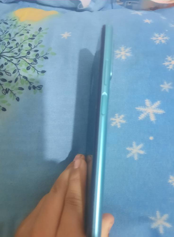 فقط الشاشه محتركه والباقي شغال
بطارية عملاقة وداعاً للشحن

متوفر بنسختين ذاكرة 128G و 64G 

 متوفر الون الاورنج والأخضر 

أهم مواصفات الجهاز :
المعالج: ثماني النواة Snapdragon 662 تكنولوجيا 11 نانو

التخزين / الرام: 128/ 64  جيجا بايت مع 4 جيجا رام

الكاميرا: خلفية رباعية 48+8+2+2 م.ب. / امامية 8 م.ب.

الشاشة: 6.53 بوصة بدقة FHD+ بها نوتش صغير

نظام التشغيل: اندرويد 10

البطارية: 6000 مللي أمبير

مميزات Xiaomi Redmi 9T :-

يدعم استخدام شريحتين وكارت ميموري في نفس الوقت .

سماعات ستيريو والتي نادراً جداً ما نجدها في مثل هذه الفئة السعرية .

شاشة كبيرة بجودة الـ FHD+ نقطة إيجابية غير موجودة في المنافسين  .

المعالج يقدم أداء مميز في فئته السعرية وقادر على تشغيل المهام بسلاسة .

بطارية كبيرة جداً مع دعمها للشحن السريع الـ 18 واط والشاحن السريع يأتي مرفق في العلبة .

يدعم الـ IR Blaster والذي تتميز به شاومي فيمكنك التحكم في الأجهزة الكهربائية عن طريق هاتفك .

#السعر
⬇️⬇️⬇️⬇️⬇️

لمعرفة السعر نقدي وبطاقة مصرفية فيزا وتداول اكتب في تعليق ليصلك السعر عبر الرد الآلي فوراً
أكتب فقط 9T
 المقاوبة مقابل لدار الشجرة للاعشاب 

الفرع رقم 2
العنوان البصره ابو الخصيب كبال صناعيه حمدان منطقه بلد السيد سابقا قبل سيمافرو شارع المطبات على ال

للاستفسار  يراسلني عل ماسنجر ابو الخصيب, البصرة


**إذا كنت صاحب هذا الإعلان وتريد حذفه لأي سبب، رجاءا أرسل رسالة إلى الدعم الفني**