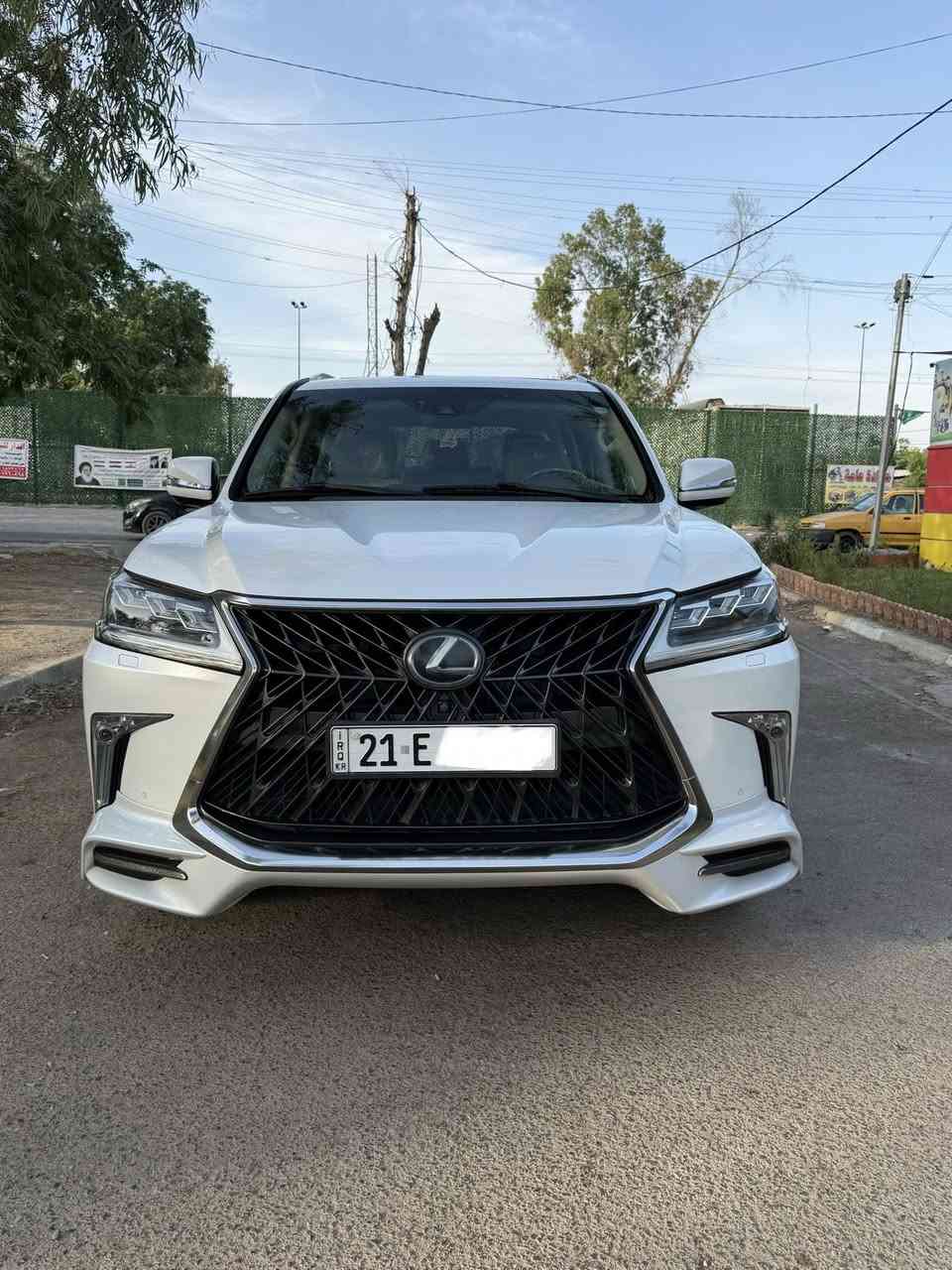 لكزز 2018 خليجي super sport
مكفولة كفالة عامة السيارة 
رقم سليمانية بسمي تحويل مباشر 
مواصفاتها معروفه 
كشنات جلد كهرباء
تشغيل عن بعد 
جنطه شفط + كهرباء
3 شاشات 
ويل كروم 
مكينه 8 سلندر 570
رادار 
مري شفط 
لد امامي 
ثلاجه 
5 بصمات 
كشنات تدفئه تبريد 
ماشيه ١٠٠ الف 
مكان السياره بغداد حي القاهرة
***********
***********

