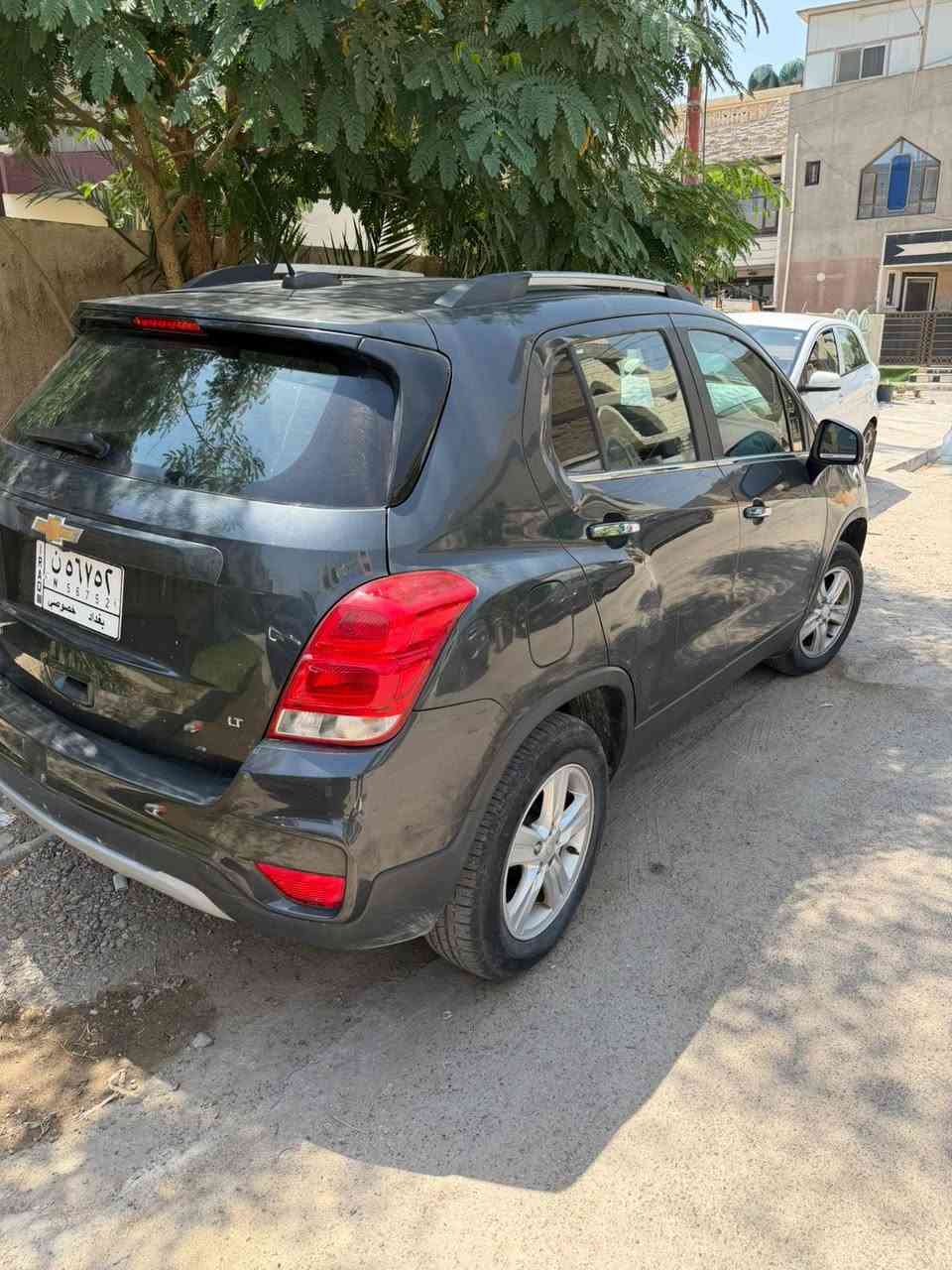 شوفر تراكس موديل 2018 امريكي حادثها طخات بدون اي دواخل او ضربه مصبوغ بنيد وجاملغ الصدر مثل مموضح بصور ع كد الضرر
ماشيه 60 الف ميل 
فول مواصفات  
بصمه
 تشغيل عن بعد 
شاشه جبيره 
فول ماعده السلايت 
السعر ٩٥ وبيها مجال بسيط
مكانها بغداد ***********
