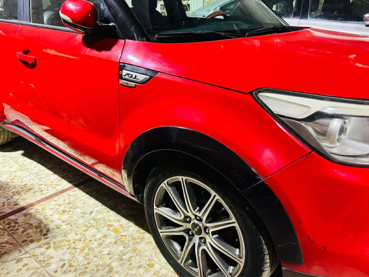 ا كيا صول 2018 فول مواصفات فئة S
المواصفات والتفاصيل:

 • ماشية 80 فقط
 • المحرك: 1600 تيربو 🚀 اقتصادي جدًا باستهلاك البنزين 
 • فول مواصفات تشمل:�
 ◦ تشغيل بصمة و وترحيب عند الاقتراب
•اشاير بلمري وشفط وتحكم مراية كهرباء 
٠تخم تاير جديد مع صدر جديد
• حساسات جانبية بلمري 
 ◦ شاشة وسطية لمس كبيرة مع نظام صوتي عالي الجودة.٨ سماعات مع اضائه بلادي
 ◦ كاميرا خلفية مع حساسات أمامية وخلفية.
 ◦ ستيرنغ كونترول وتحكم كامل بالمقود.
 ◦ كراسي جلد فخم مع تعديل وتحكم كهربائي بلكرسي
،، كشنات تدفئه 
"ستيرن تدفئه
 ◦ إنارة LED أمامية وخلفية مع نهارية.
 ◦ نظام تثبيت سرعة (Cruise Control).
 ◦ تبريد امامي فول برودة 
 ◦ نظام أمان حديث (ABS – Airbags – مانع انزلاق).
 ◦ دخول ذكي بدون مفتاح (Smart Entry).
 • درايف مود ٣ انظمه سياقة العادي والاقتصادي والرياضي
وبعد بيها هواي شغلات سياره حيل نضيفه


**إذا كنت صاحب هذا الإعلان وتريد حذفه لأي سبب، رجاءا أرسل رسالة إلى الدعم الفني**