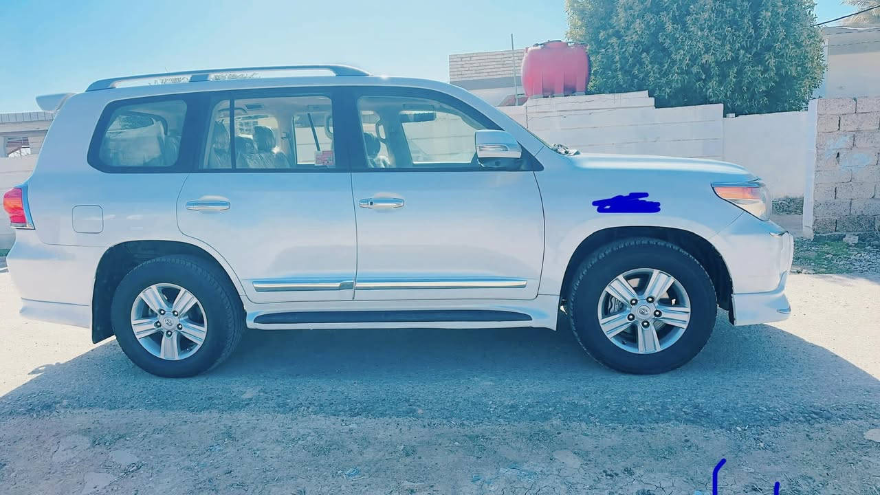 للبيع لاندكروز موديل 2013  ابريم اصل كفاله عامه ماشيه 109 بيها بارد موضح السعر39500 الف الاستفسار على الرقم ***********
