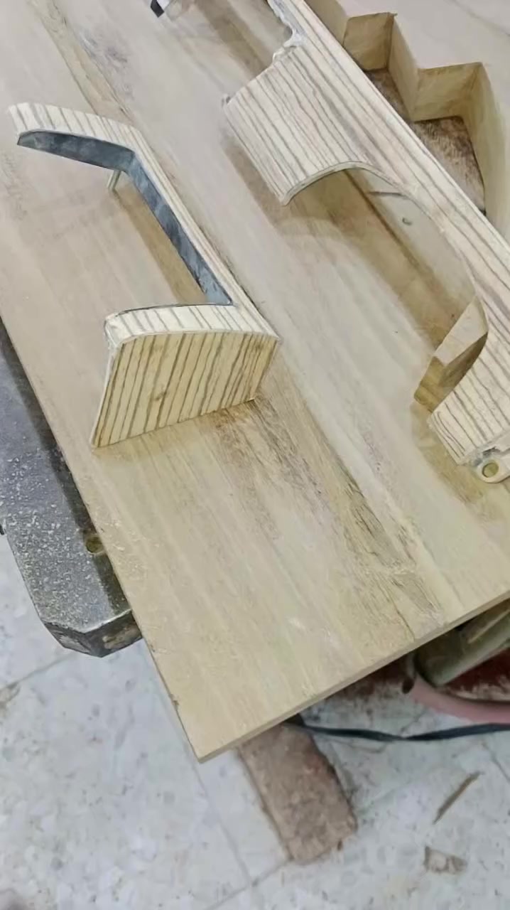 نجاره الخفاجي عمل دب و جانبو اعمل صبغ وكشره  انسب الشعار  مكاني نجف كوفه قرب جسر الامام علي مجاور عمر الطريحي ***********
