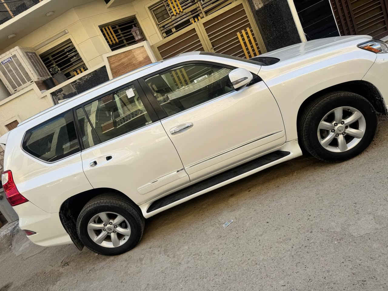 السلام عليكم..لكزز برادو 2010 محدثه لايت ودعاميه وشباك 2020 والغراض الاصليه موجودات السياره فول مواصفات للاخير مكينه 8 سلندر كير ومكينه عالشركه ماشيه 175 شرط الفحص رقم بغداد الدولي باسميّ مكفوله من الصبغ والتبديل بارد كد اصبعين بالبنيد فقط السعر 253 بيع او مراوس حسب القناعه مكاني بغداد الدوره او اليوسفيه ناحية الرشيدللاتصال ***********واتس موجود الشراي يراسلني ادزله فيديو بالسياره وتدللون.. بغداد, العراق
