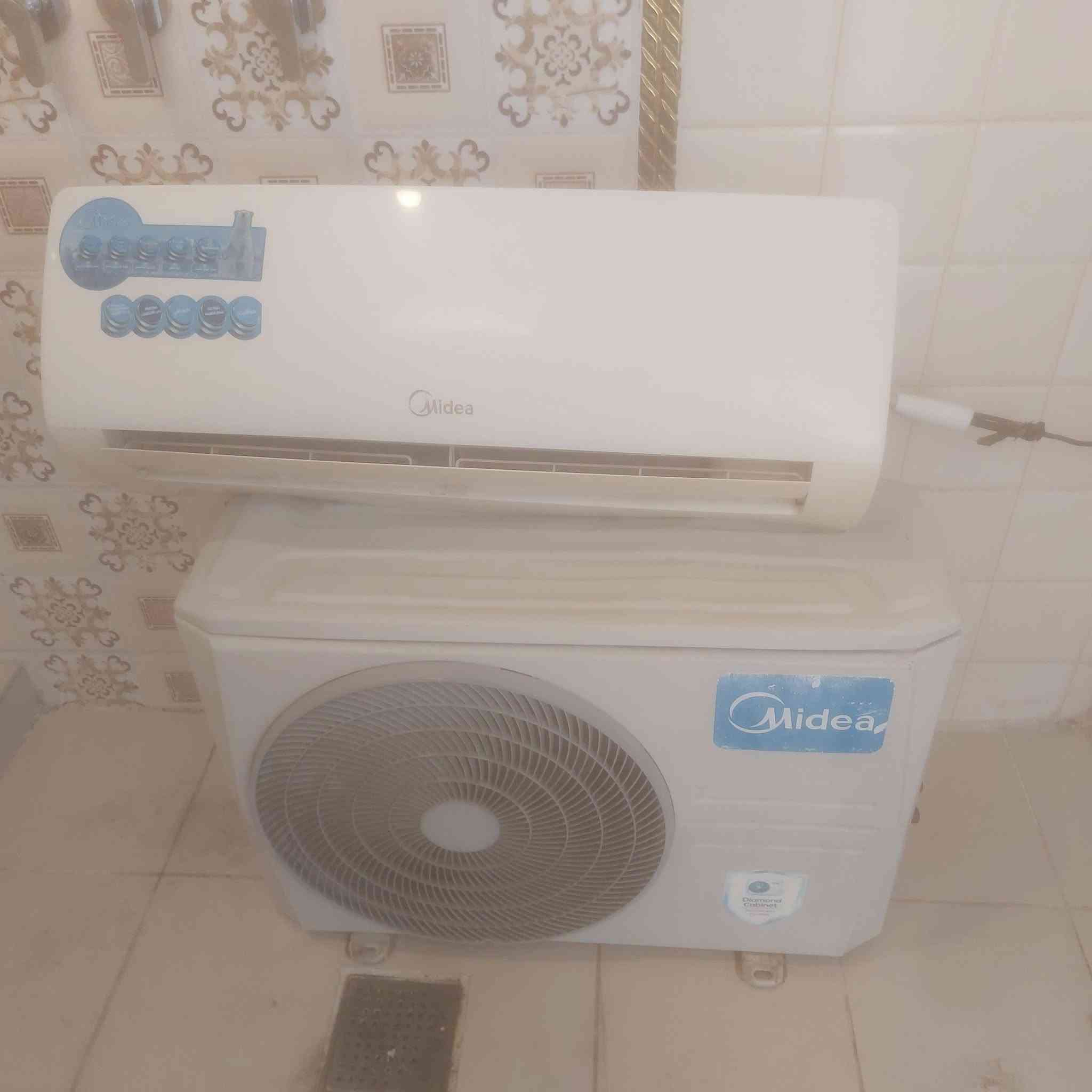 السلام عليكم جمعه مباركه سبالت ميديا واحد طن نضيف السعر ١٧٥الف العنوان بغداد الشعله ***********
