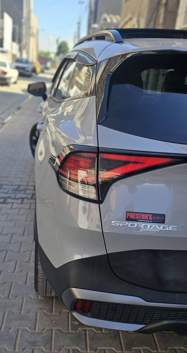 2024XLien KiaSportage
فول مواصفات بانوراما حادث فقط تبديل چاملغ عكس السايق 
وبدون أيرباك ماشية ٢٣حقيقي 
المواصفات:
1️⃣بصمه أبواب وتشغيل
2️⃣تشغيل عن بعد
3️⃣كشنات جلد 
4️⃣تدفئه كشنات + كشن السايق كهرباء
5️⃣لد أمامي خلفي
6️⃣فول تحكم ستيرن
7️⃣رادار أمامي خلفي
8️⃣محرك 2.5
9️⃣قياده ذاتية 
🔟توقف ذاتي
⏺️أوتو هولد
وبعد بيها كومةمواصفات حلوة 
بدون رقم تترقم كل المحافظات عدا كردستان ..السعر 212$$
معروضة للبيع في مكتب شركة الجود للمزادات الامريكية لأستيراد ألسيارات وقطع ألغيار بغداد حي القاهرة شارع الضباط مقابل حسينية آل الرسول تلفون أو واتساب ***********
