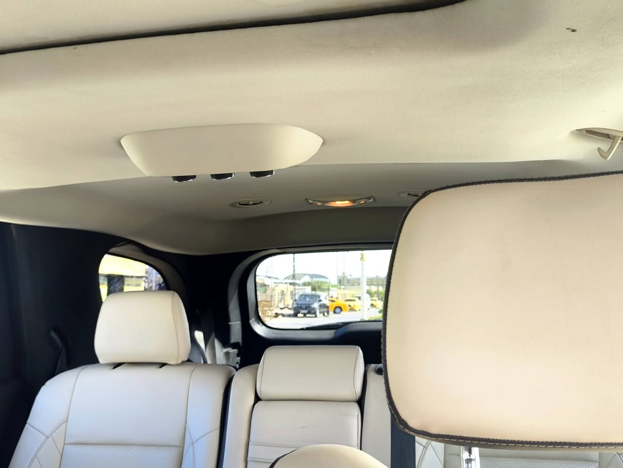 السلام عليكم للبيع دودج دورنكو 17 اصل 
مسجل 22 
مفحوصه مرور راح ترجع اصل 17
محرك 6 
بيها بس قطعه وحده
 صورت الحدث بل منشور 
فول السياره 
سعر 210
***********
