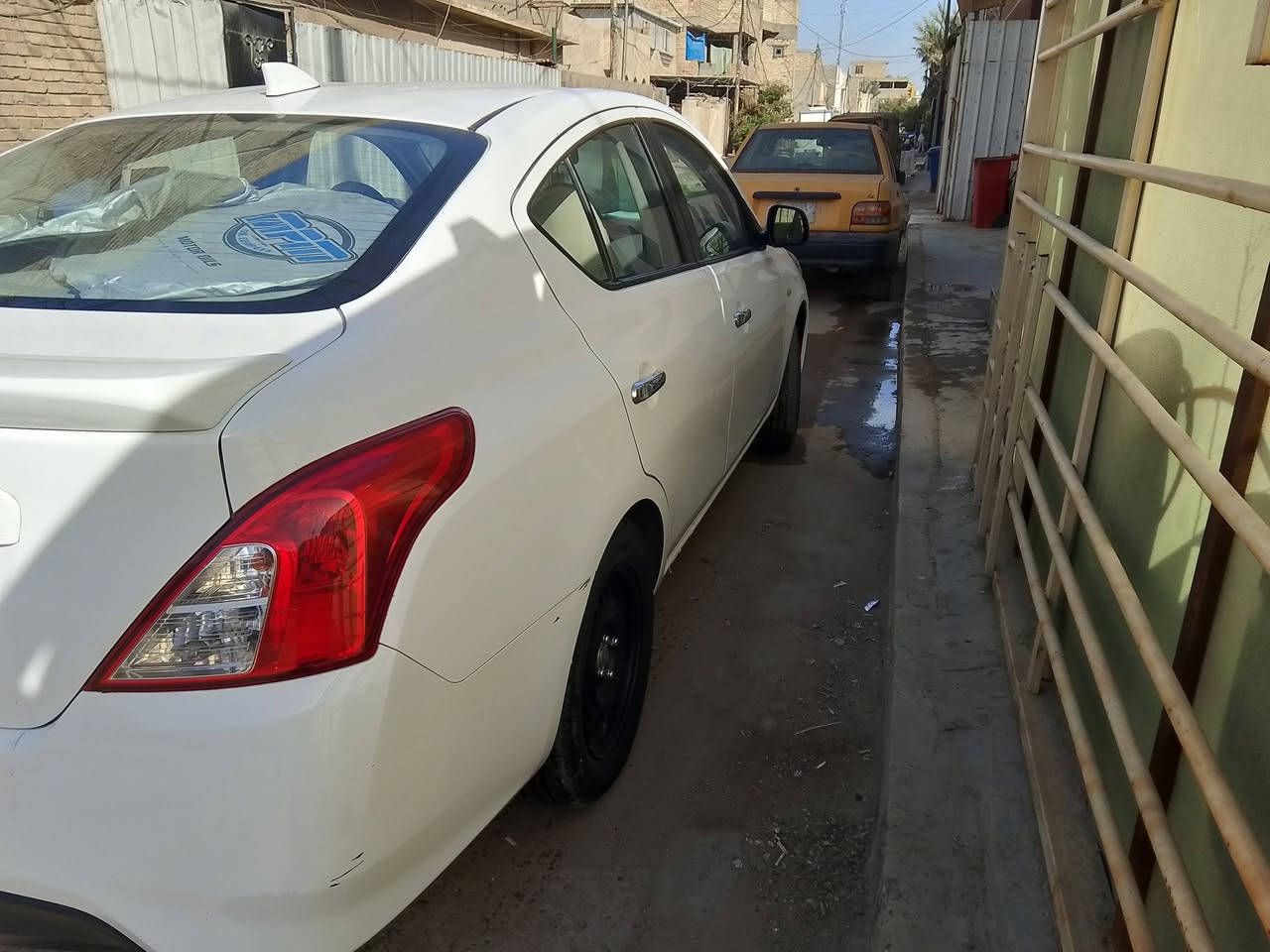 السلام عليكم نيسان صني هندي بسمي بليته زركه 24 ماشيه 27 مغلفه ارضيه وكشنات وصندوك بيه صخه بل باب السايق وبل باب عكس السايق السعر 128 بيه مجال جيد بصيط عنوان الدورة شارع 60 هاتف ***********
