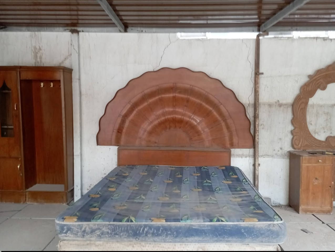 انواع الغراض المنزلية نجف حي الحسين خلف مطعم العزاءم مقابل هيئة الحج والعمره القديمه واتساب ***********
