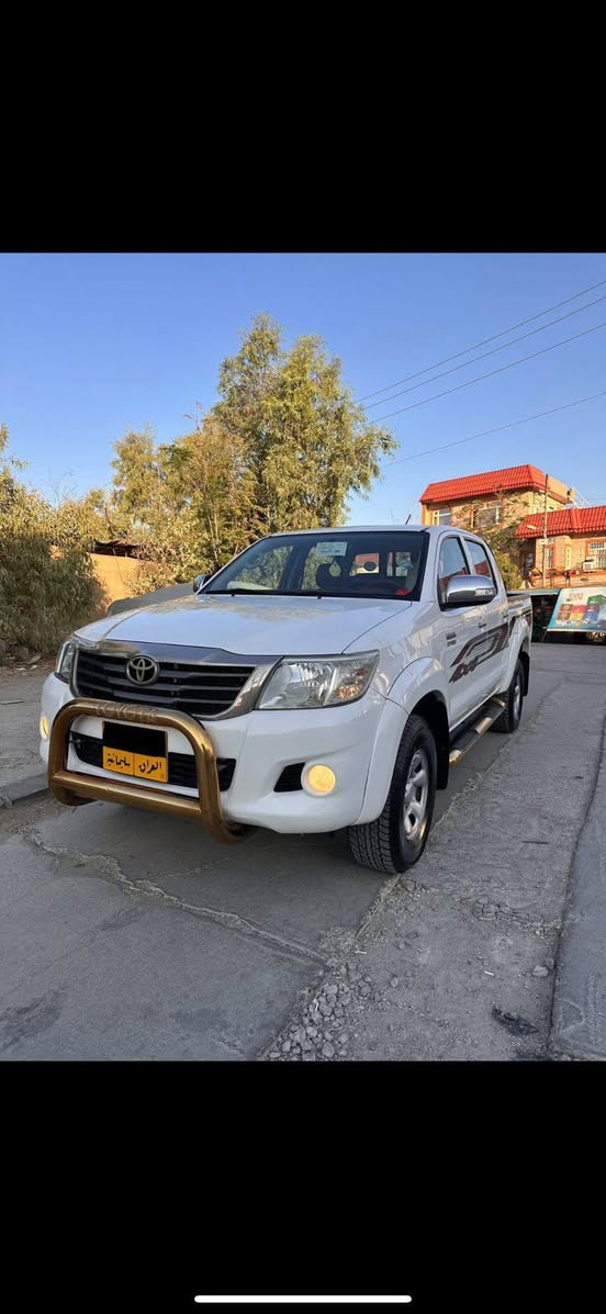 هايلوكس فور ويل رقم انكليزي وبسمي السياره كفاله فقط المكينه اني بدلت واشر قبغ ولفات  السياره جديده ادامه كامله تخم تاير نوزلات بلكات متحط ربع عليه ماشيه 165 الف سعره 220 وبيه مجال وهذا رقمي ***********
