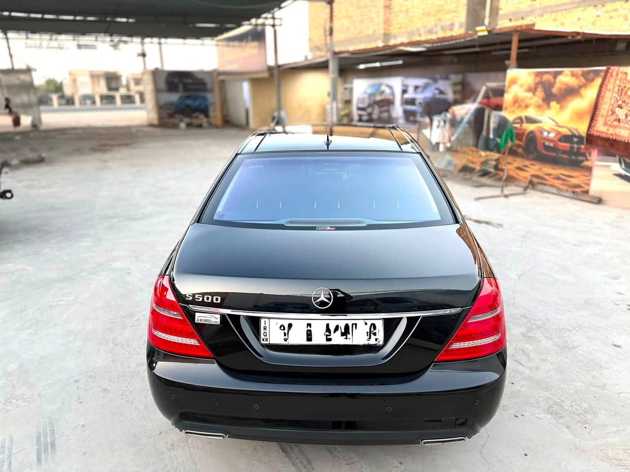 السلام عليكم ورحمة الله
مرسيدس اس كلاس S500 
موديل 2010 وارد الماني 
محرك بنزين  8 سلندر 
ضمان بدون صبغ بدون تبديل بدون تكحيل بدون تعديل
ماشية ٦٢الف كيلومتر حقيقي  
المواصفات:-
( ابواب كبيره لارج ،  سقف بانوراما ، كامرة حرارية لعرض لطريق امام السائق ،خمس بردات  ،سقف كنتارا . داخل فورميكا  داخل جلد   . شاشات مع طاولة طعام . كامره .كشنات امامي والخلفي متحرك ابواب شفط ..  اوتو هولد  .صندوق شفط وسحب . حساسات امامي والخلفي  ، كشنات واستيرن كهربائي ، كير شفت استيرن .).  
السيارة مابيها اي خلل كهربائي وكير ومحرك كله بشرط 
مامفتوح 
رقم اربيل الجديد . 

العنوان : الديوانية المركز . 

رقم صاحب السيارة
***********
