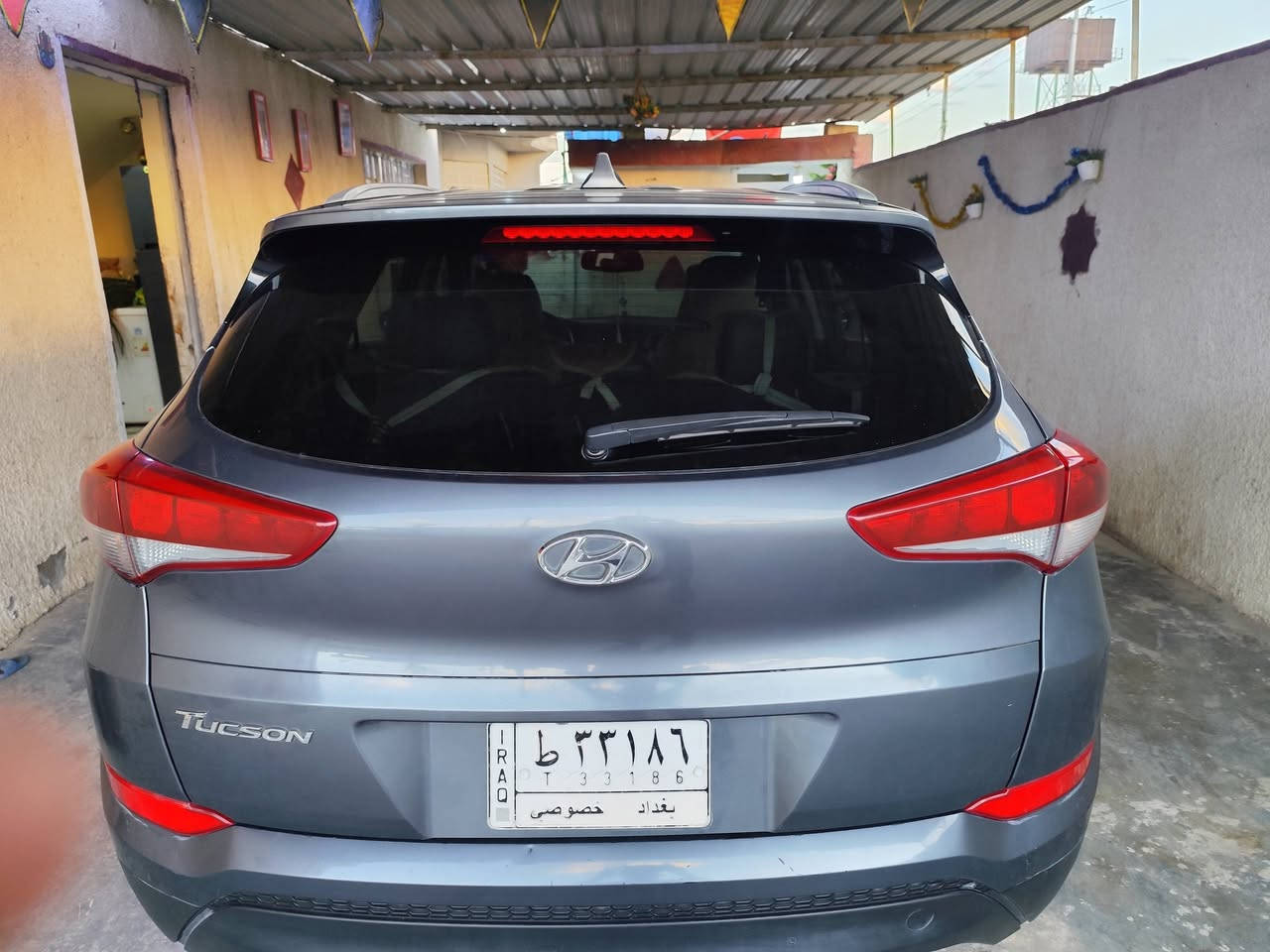 توسان موديل 2017 امريكي ..
بنيد مبدل +جاملغ مبدل ..
السيارة بسمي بغداد ..
لون فيلي ..
مكاني بغداد تقاطع النهروان 
السعر 150 وبيها مجال ..
***********
