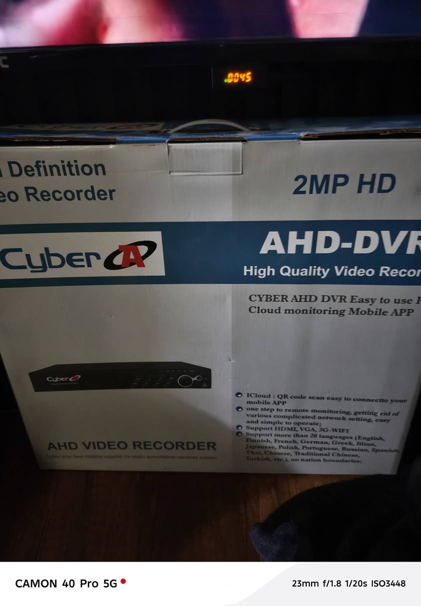 السلام عليكم
منضومه كامرات كامله فقط تربط وشغل
4 كامرات ماركه 3 كوري وحده سويديه
ديفي ار قطعتين موجود صورهن 
واحد مستخدم وثاني بعده بلكارتون ممفتوح
4 وايرات كول 20  متر واير واحد طوله 30 متر
بغداد ***********
