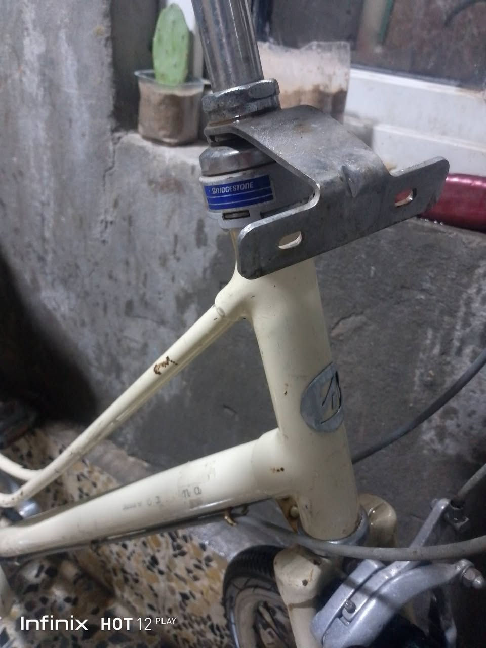 سلام عليكم شباب
 شباب بيسكل سياحي حجم 27 نضيف80بالمية
 شغالهة بريكاته وبدالته اوتماتيك شغاله بيسكل ياباني ماركه معروفه عالمية بريدجستون 
بيع 70 الف  لو مراوس بيسكل رود رياضي نضيف


**إذا كنت صاحب هذا الإعلان وتريد حذفه لأي سبب، رجاءا أرسل رسالة إلى الدعم الفني**