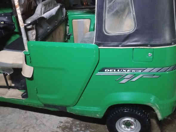 سلام عليكم تكتك البيع موديل 22شهر 9رقم بغداد نكليزي كفاله عامه مكينه وكشر مكان  ناصريه قلعة سكر ***********بسمي دراجه
