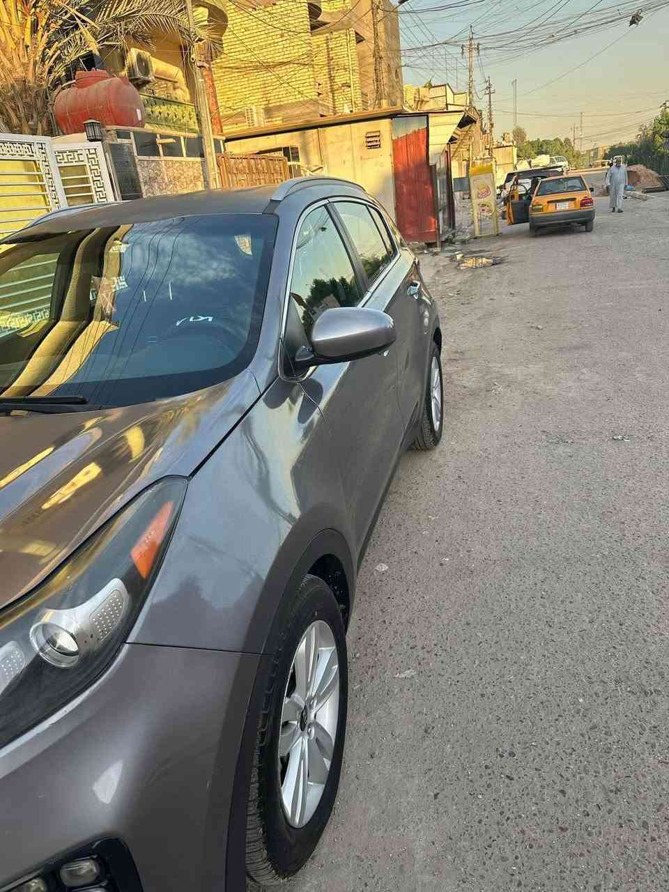 السلام عليكم سبورتاج 2017 وارد امريكي للبيع رقم بغداد بأسمي بيها 5 قطع وقمارة بيها جراد ماشية 83 الف كير ومكينة مكفولات المواصفات نص فول  السعر ب 125 وبيها مجال الاتصال على الرقم *********** مكاني بغداد الجديدة
