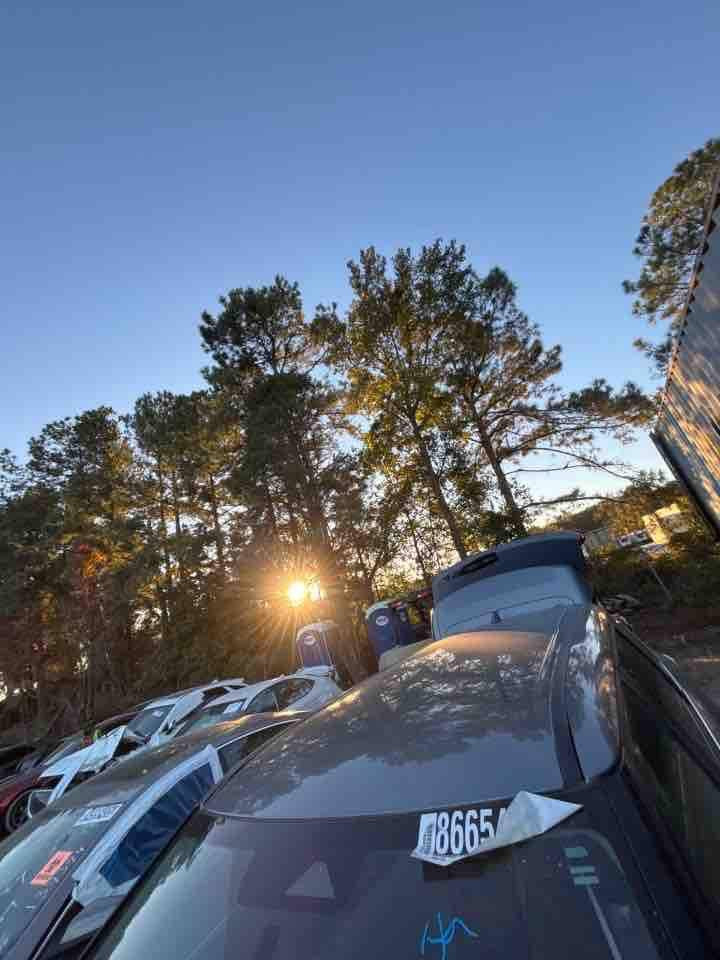 متسبوشي اوتلندر ٢٠٢٤ موصفات se لايت امامي ليد حساس امامي وخلفي رادار امامي نقطة عمياء فور ويل صندوق كهرباء شحن واير ليس شاشة كار بلي مراية جانبية شفط ٧ راكب وبعد موصفات بيها ماشية ٣٦ الف ميل السيارة بيها باب خلف سايق فقط تعديل بارد بدون صبغ ايرباك فقط بردة طاك وراجع بدون داخل السيارة كاتي تترقم جميع محافظات شمالية السعر ٢٢٠ وبيها مجال استفسار *********** مكان سيارة كركوك
