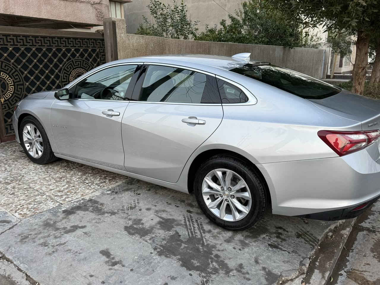 ماليبو 2022 LT رقم اربيل بأسمي
ماشية 34 mi 
حادث السياره بارد بالبنيد فقط وبيها كلير بأمريكا 3 قطع 
مكان السياره بغداد حي الجامعة 
***********
