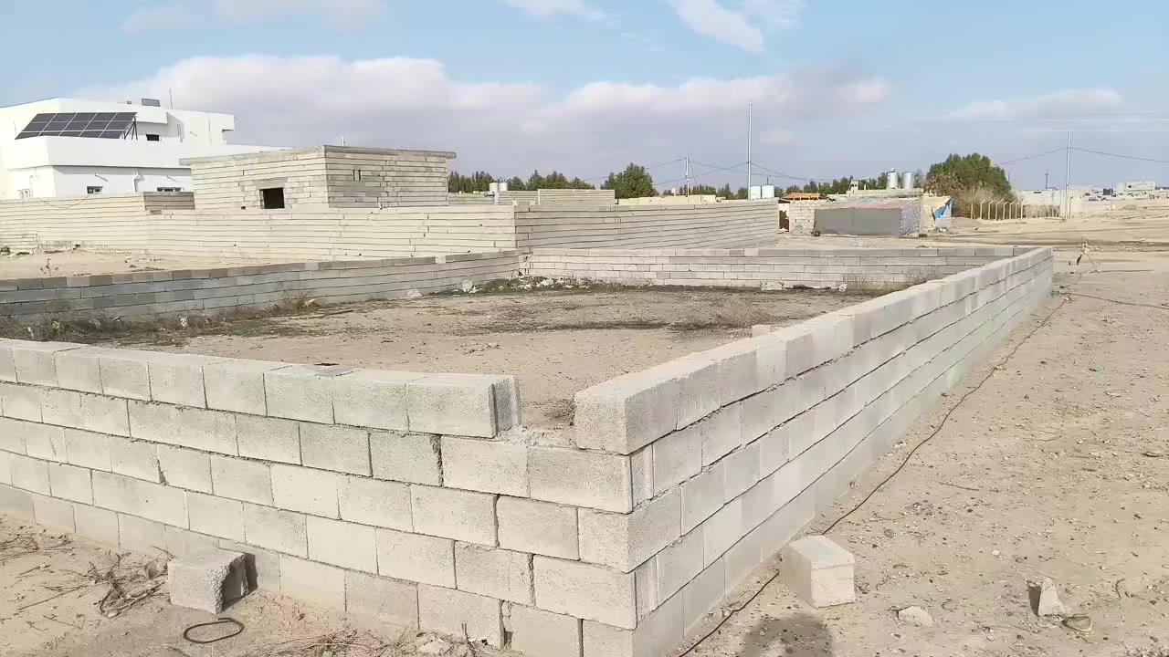 ارض زراعيه للبيع ٢٥٠متر مسيجه اوصلها جميع الخدمات مقابيل قاعة روتانا السعر ٤مليون***********
