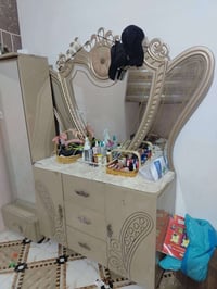 عندي غرفه نوم تركيه ١١ قطعه نقصهه بس الجربايه غراضهه كامله والبوب السل...