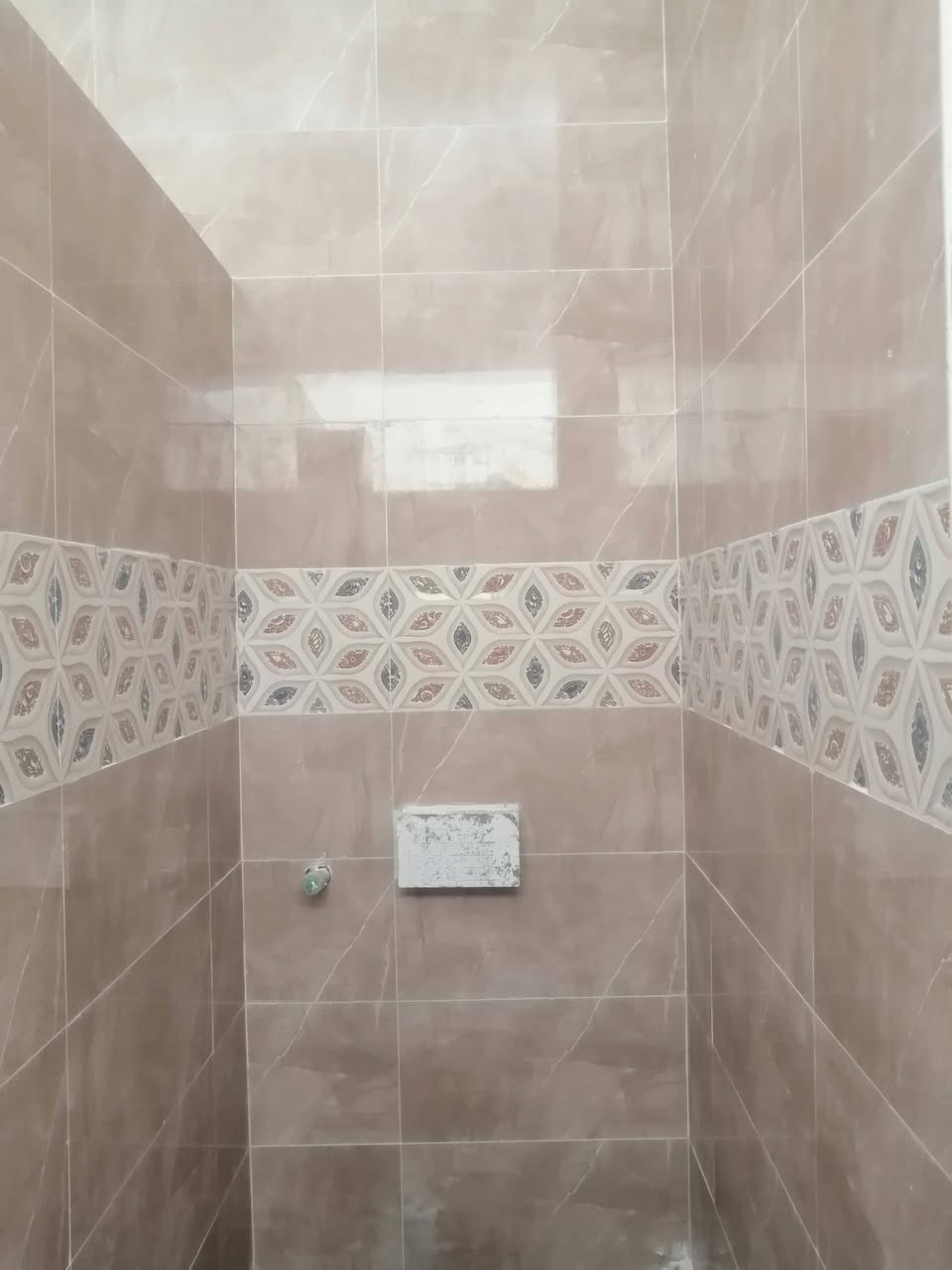 السلام عليكم ورحمة الله صفاف ارضي وجدار وكبنات نشتغل اسعار مناسبه جداََ داخل الموصل فقط/*********** /***********
