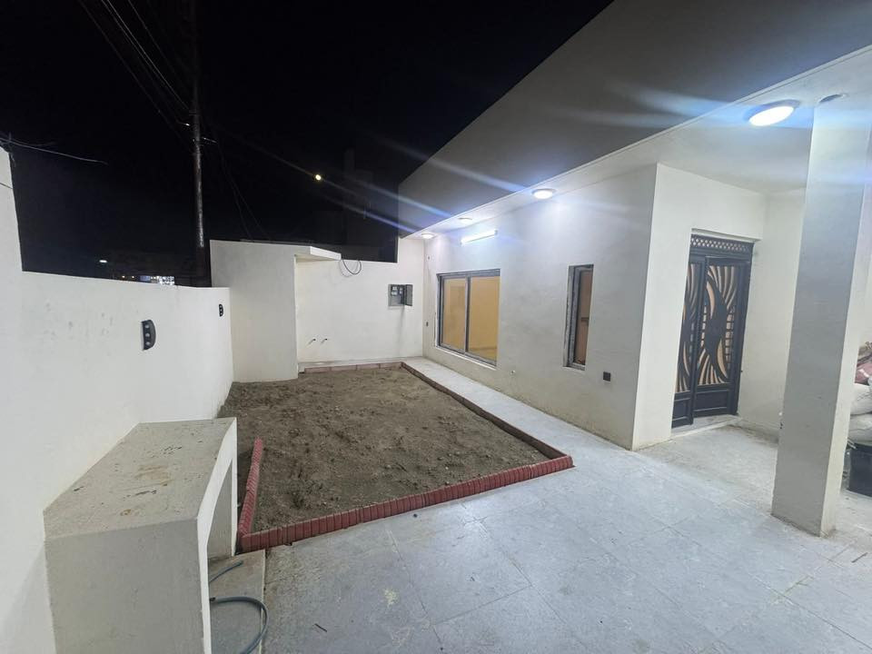 دار للبيع بالتقسيط 
مطلوب للمصرف العقاري شرط تحويل 
مساحته 200م واجه 10م 
طابق ونص 
السعر الكلي/165مليون 
مقدمه /83مليون 
وباقي يدفع من قبل المشتري للمصرف العقاري 
على شكل اقساط شهريه/438الف دينار 
بدون فوائد 
الموقع العقار /قادسية -تقاطع ابو خطاب 
للاستفسار/***********
