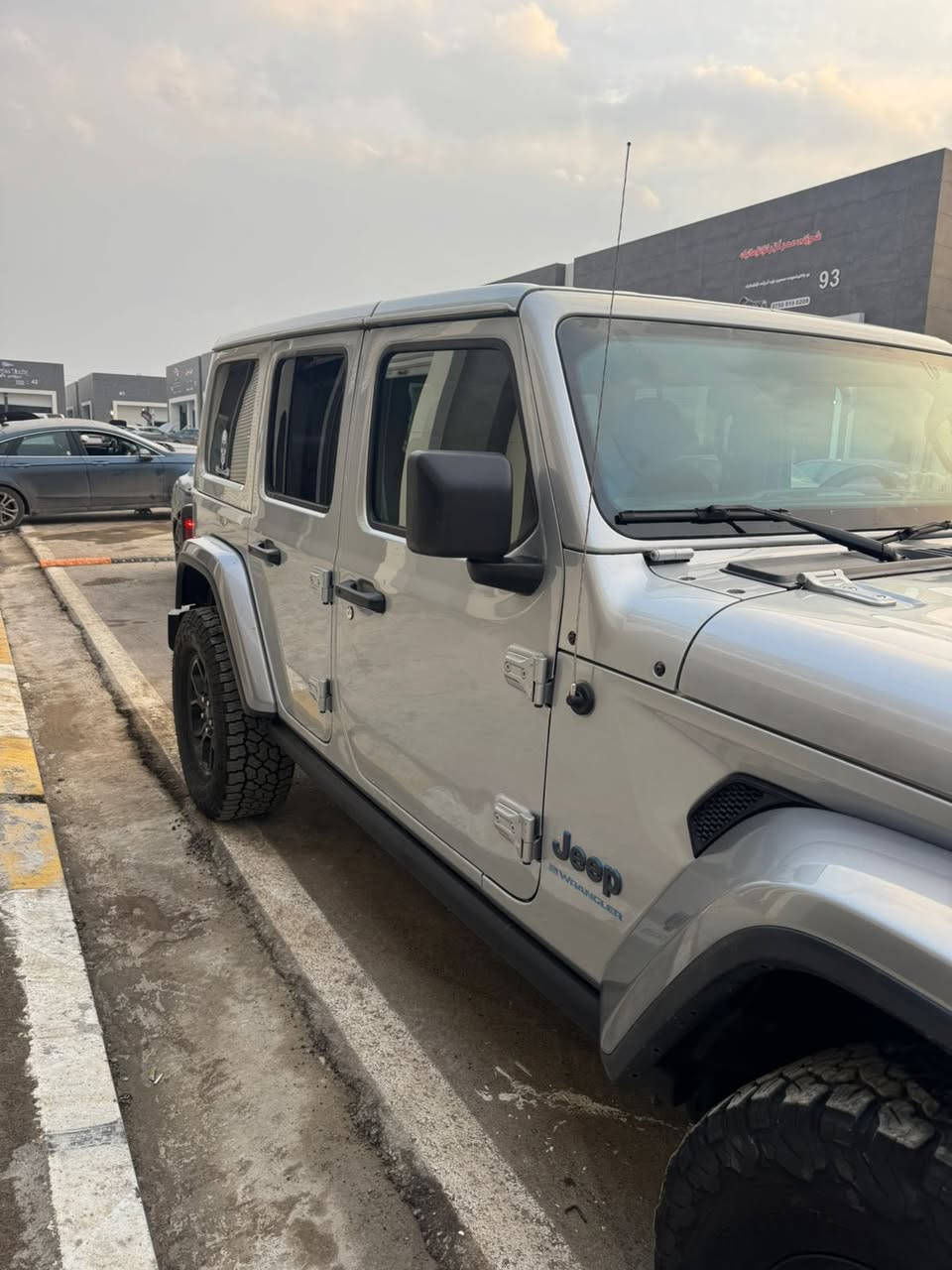 بلاش بلاش جيب رانكلر هايبرد ٢٠٢٣
ماشيه ١٨ الف مايل زيرو
مكفول بس مبدل بونيد ل جمالية ل روبيكون
سياره بشرط دعامي ل دعامية 
رقم مؤقت تترقم أربيل بشرط فحص 

1C4JJXN65PW641305
سعر ٢٨٥ بيها مجال ل طيبين 
ل تواصل رقم تلفون ***********
