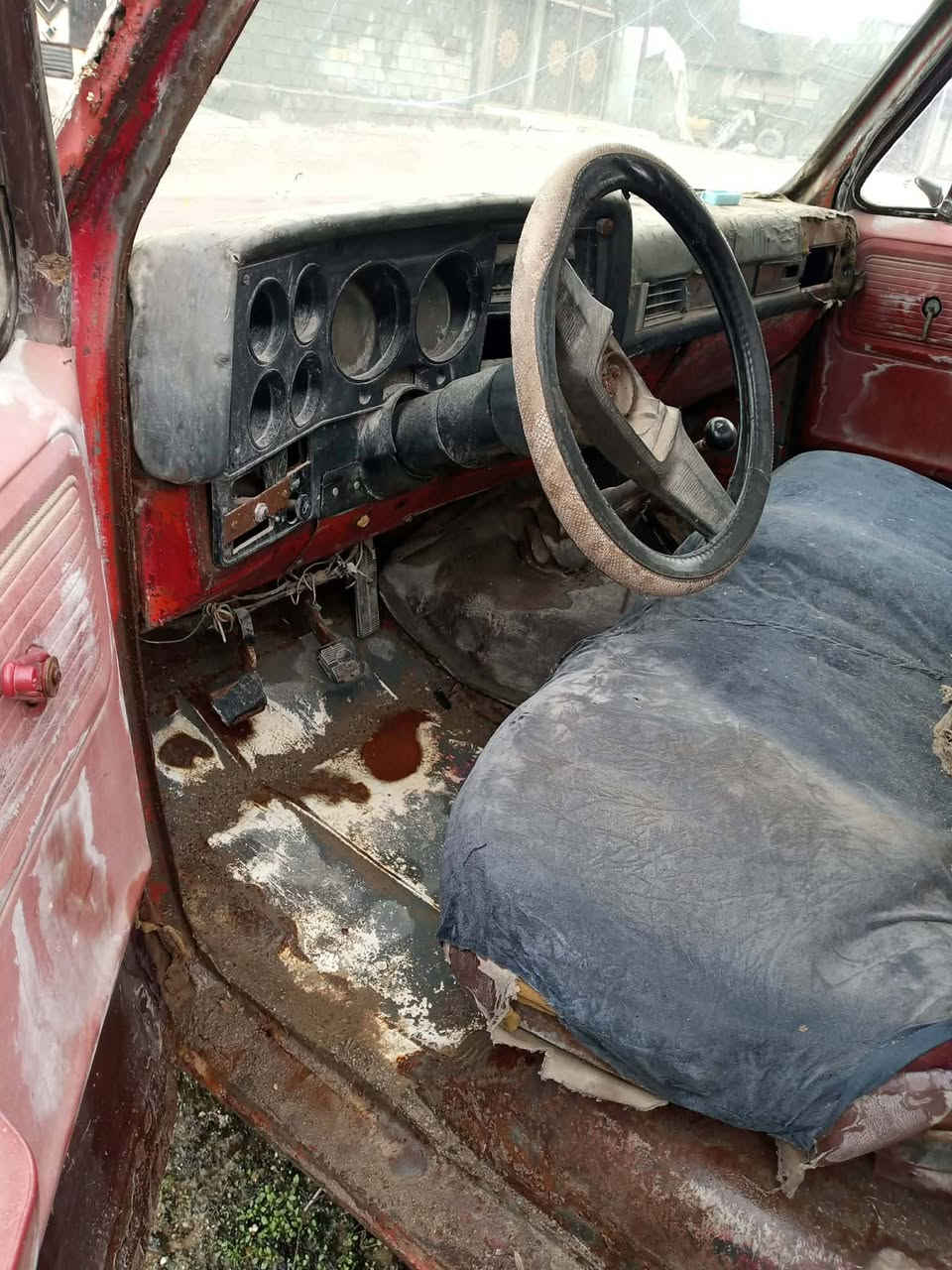 السلام عليكم من رخصت الدمن سياره شفر ليت موديل 75السياره شوفت عينك شرعيه موجود كوبن بنزين مكينه 5000معمر ريمن كابريته ***********السياره قفل الرجاه بدون عمله لن السياره بس كوبونه بتلاث ورقات 10ورقات سعر حيل مناسب
