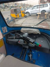 تي في اس موديل ٢٢ مرقمة وكاملة كبل للشارع بيهة طخة بالباب بسيطة وبالصف...